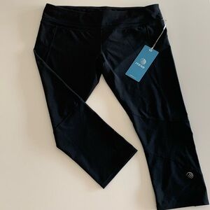 Black, cropped leggings